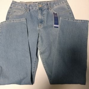 Bandolino Classic Fit Stretch Jeans Size 10. Classico Wash. Inseam 31